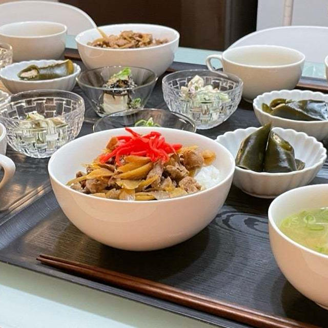 6月27日✰晩ごはん！！！豚ごぼう丼 大根と胡瓜の梅マヨサラダ 昆布巻き
