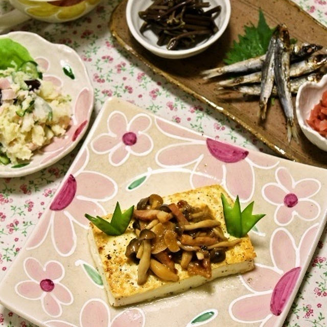 醤油麹で作る　豆腐ステーキベーコンキノコソース
