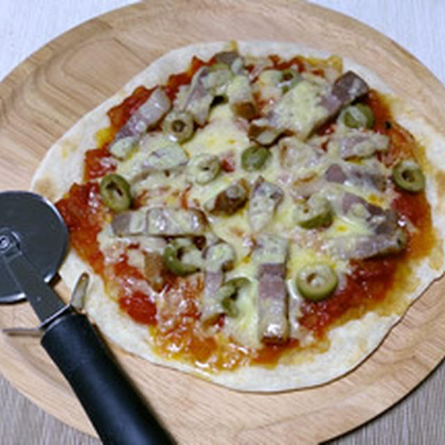 自家製塩豚のスモークで作るピザ