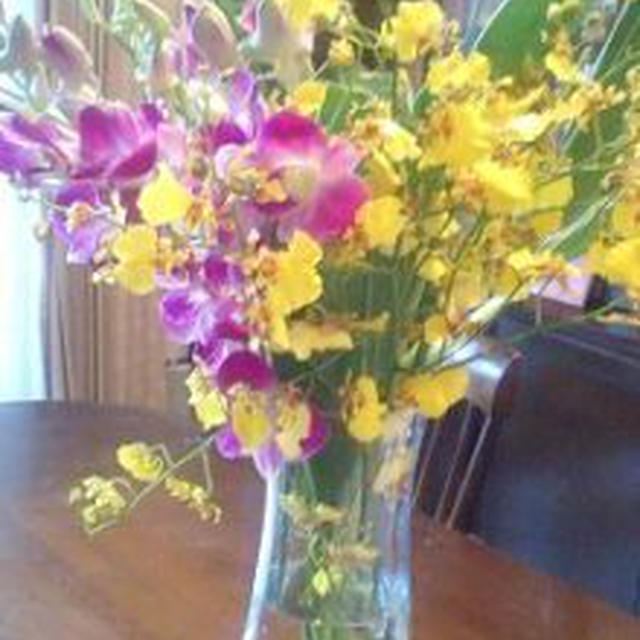 牛肉といちじくのバルサミコ煮込み。とお花。