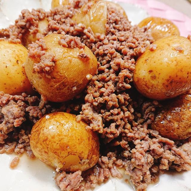 新じゃがとひき肉炒めハウスエスニックガーデンクッキングペースト〈 ガパオ味〉を使った...