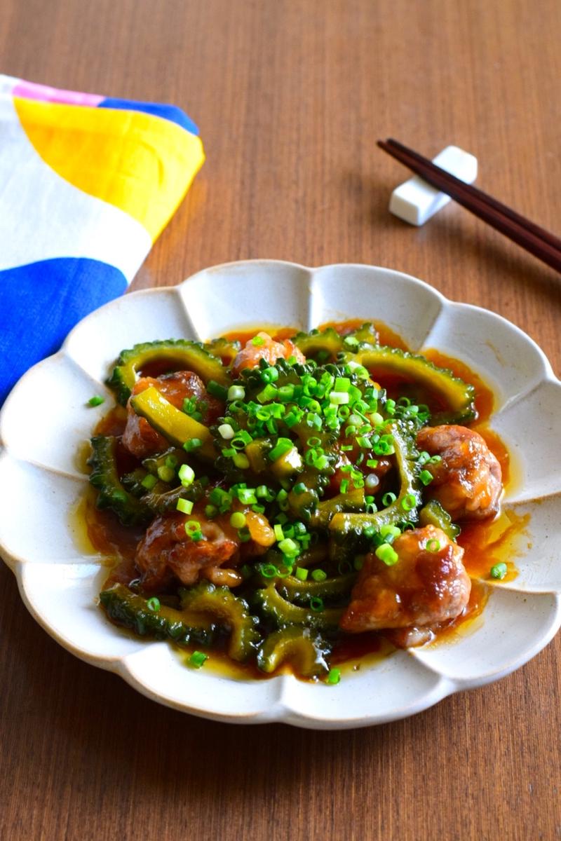 フライパンひとつで！ゴーヤと豚こま肉の黒酢あん。