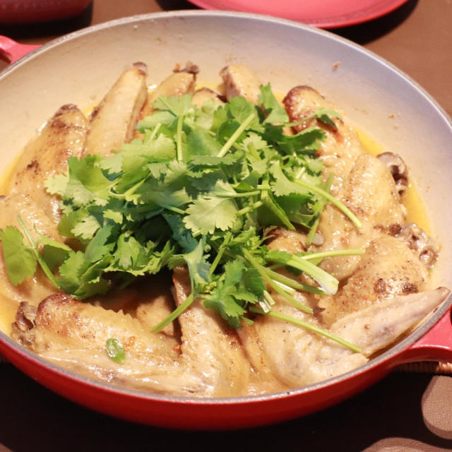 手羽先の豆板醤煮たっぷりパクチー乗せ～水辺散歩