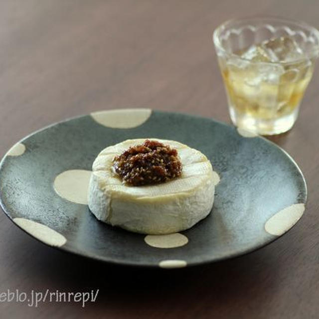 焼きカマンベールかつお節のオリーブオイル焦がし醤油