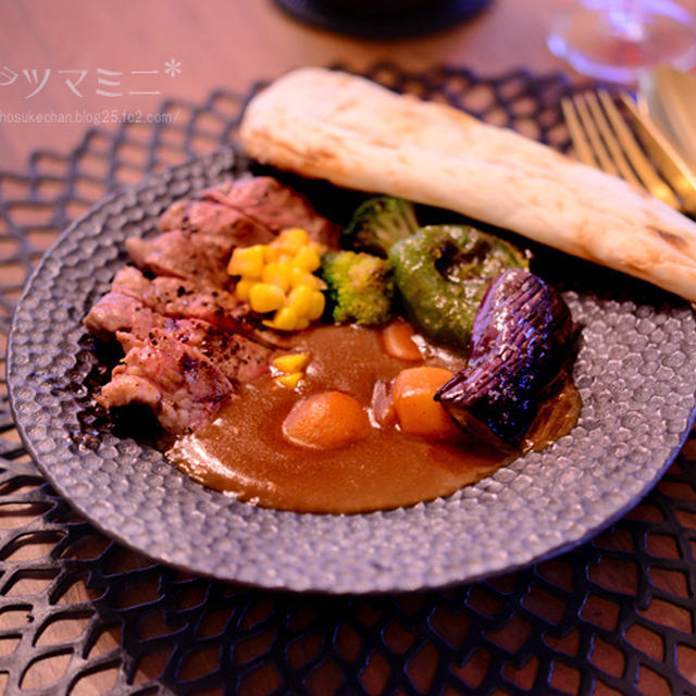 「豚テキ夏野菜カレーと鉄フライパン」