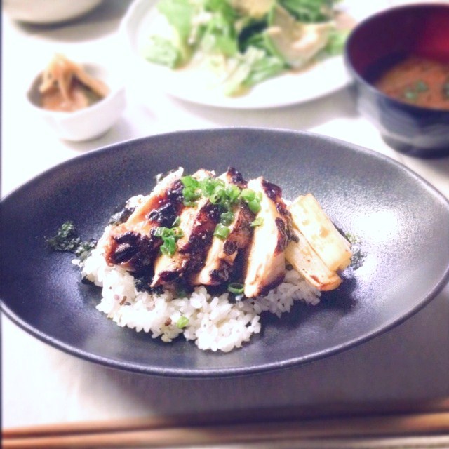【 しっとり柔らか 焼き鶏丼 】