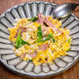 パンにのせても美味しい「ベーコンとセロリのチーズエッグ炒め」&「のりたま焼うどん」