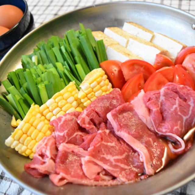夏野菜のすき焼き。彩り鮮やか、アンチエイジング、ボディメイクにぴったりの栄養たっぷり夏の鍋料理。