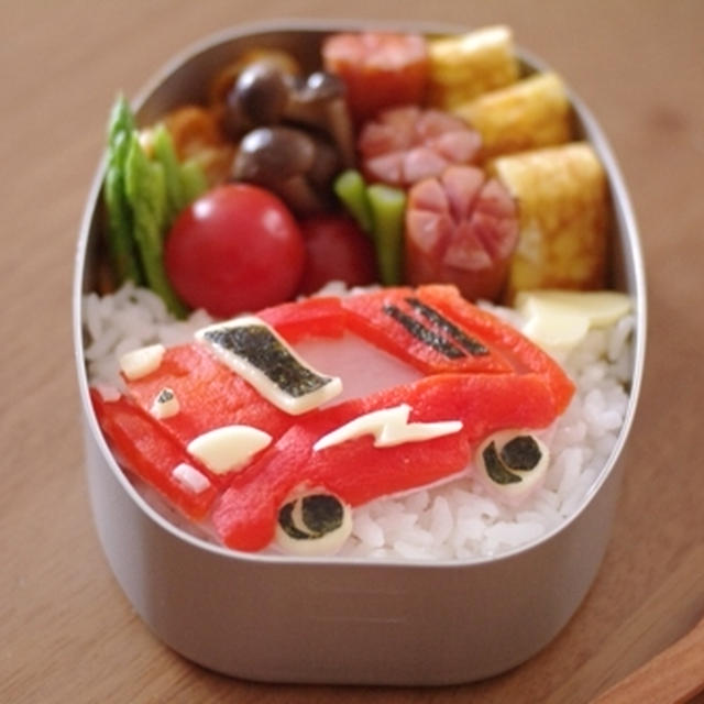 カッコいいスポーツカーのお弁当☆赤いクルマ