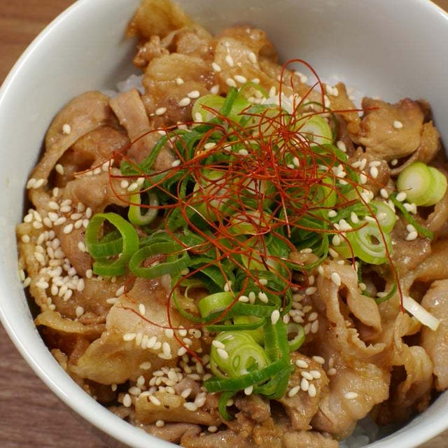 ベルクのカナダポークxイベリコ豚（ばら&かた）切り落としで、焼肉どん。