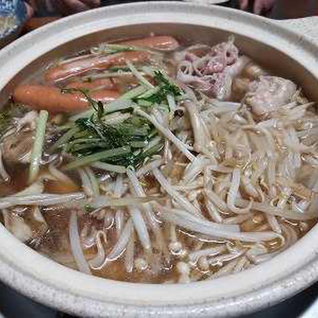 もやし鍋。日替わりランチ、チキンカツ