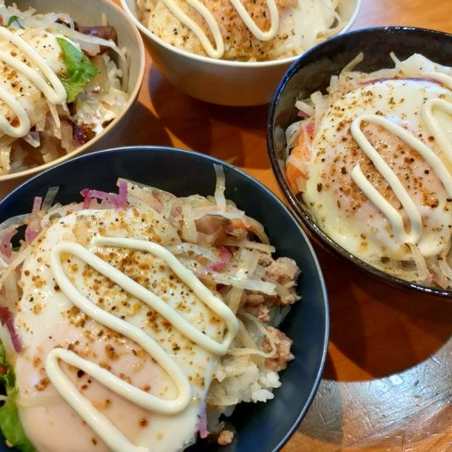 朝のうちに作りおきも♪目玉焼き丼で朝ごはん