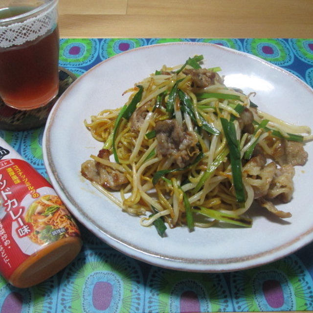 味付け1つで簡単♪ ニラと豚肉のレッドカレー焼きそば