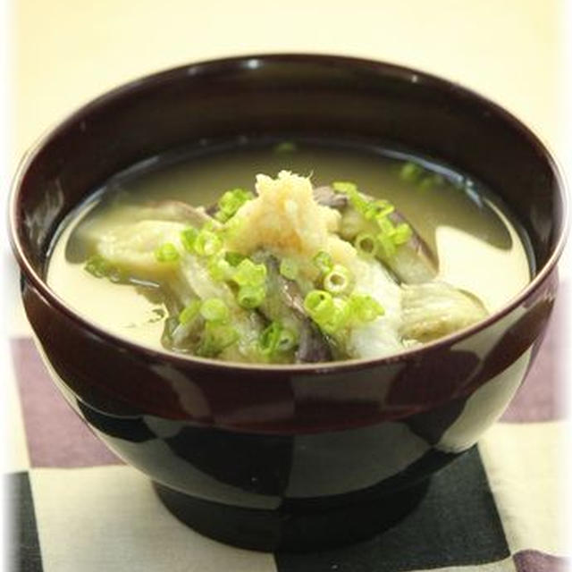 蒸し茄子のお味噌汁。と朝ごはん。