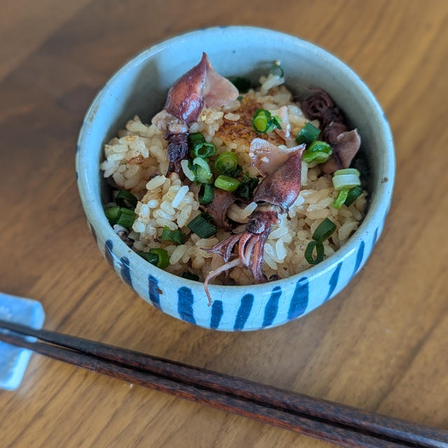 春の味覚を味わう【ホタルイカの味噌バター炊き込みご飯】