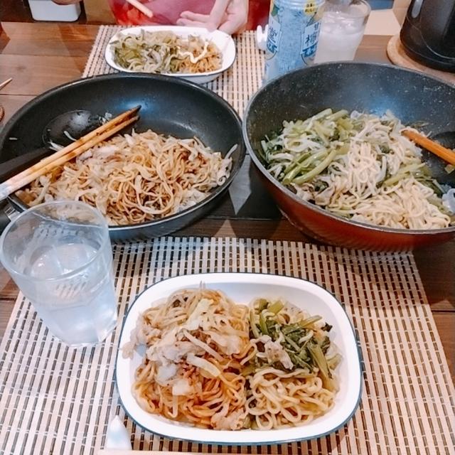 空芯菜のオイスター焼きそばとソース焼きそば