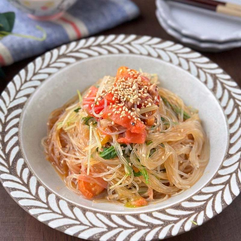 お湯に浸すだけ☆冷凍トマトで作るツルうま春雨サラダ