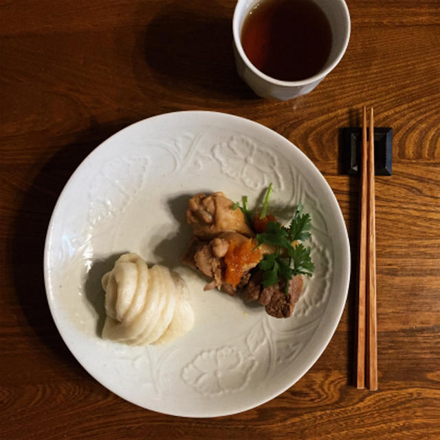 花巻と鶏と豚の八角杏煮