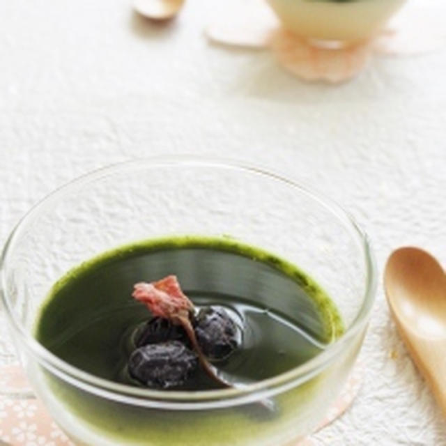 豆乳のブランマンジェ青汁ソース甘黒大豆添え