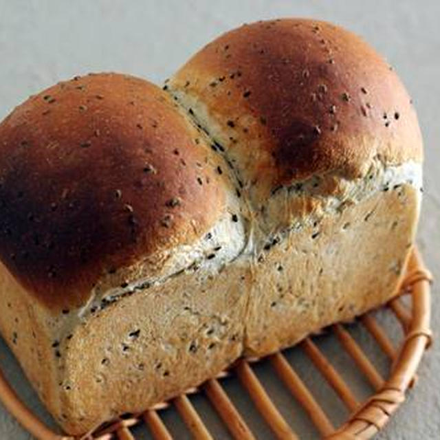 黒ごま入りホップス、何かがつかめたかもしれない丸め成形