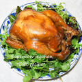 丸鶏の中華風醤油煮込み、油鶏(ヤオカイ)。おもてなしに簡単豪快レシピ。