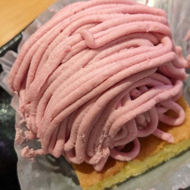 スシロー　ピンクの苺モンブラン