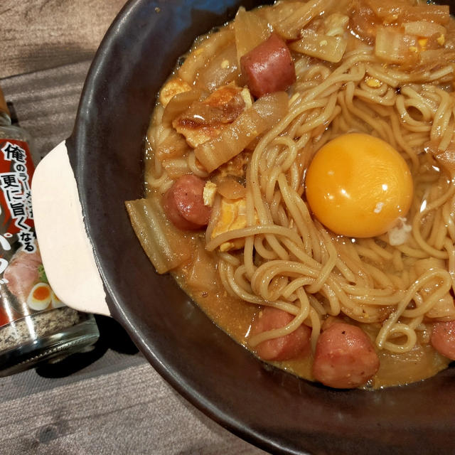 眠い…と、夕ご飯にカレーラーメン(*´艸｀*)