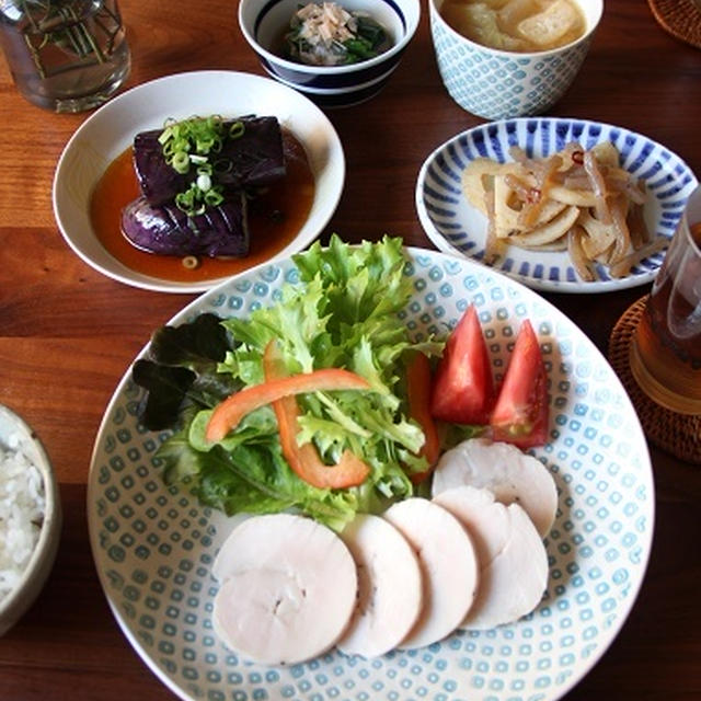 鶏ハムサラダと副菜いろいろ。