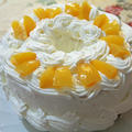 シフォン生地で作る黄桃のデコレーションケーキ　