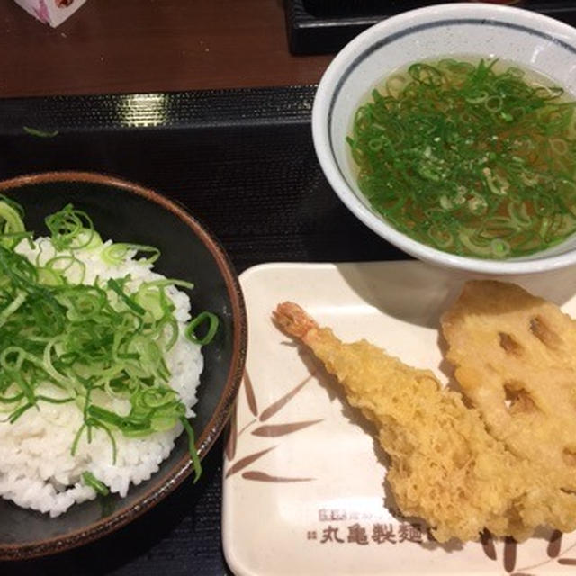 丸亀製麺の裏技　ごはん130円と好みの天ぷらで自分好みの天丼が　うどん出汁も無料