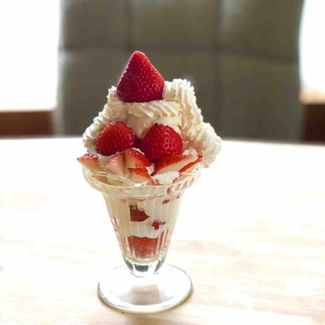 【 今年のいちごパフェ】