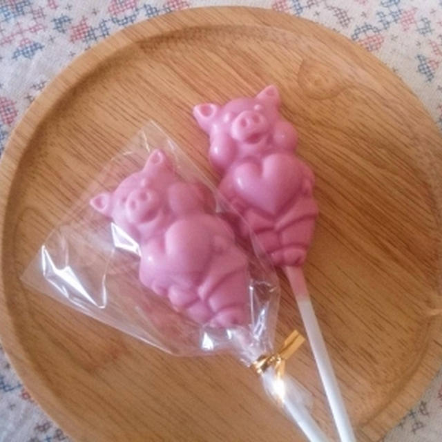 ピンクのぶたさんさんチョコ♪