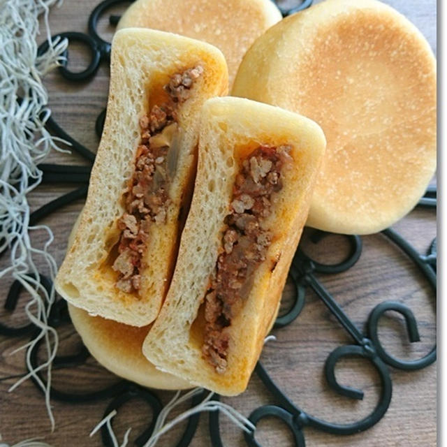 ミートソースで厚焼きイングリッシュマフィンと食いしん坊な王子