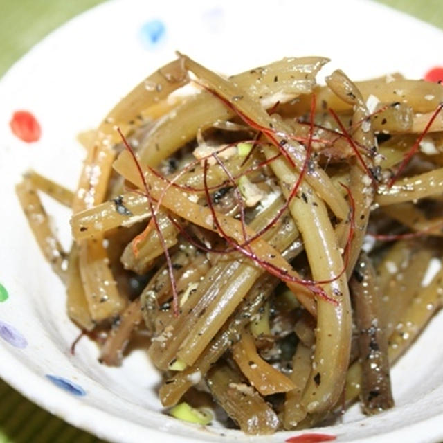 サツマイモ蔓のえごま油炒めレシピ　－ーゴグマスン　ボックム（고구마순볶음)。