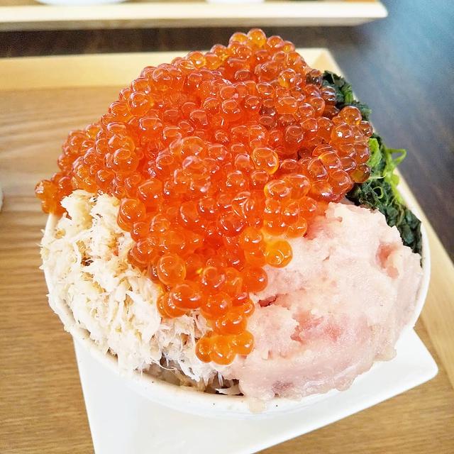 千葉駅☆いくらがこぼれる海鮮丼〜UMIラボ千葉店