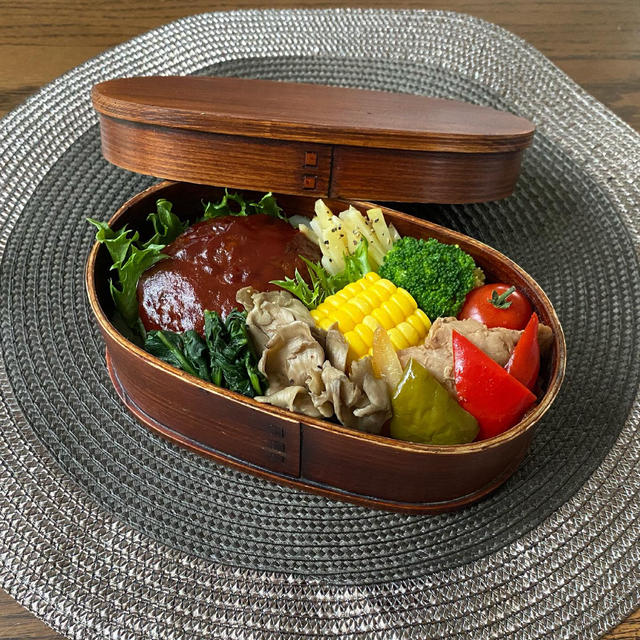 お弁当（煮込みハンバーグ）