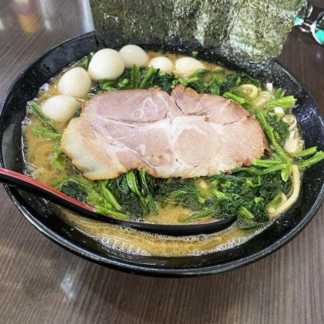 醤油豚骨ラーメンほうれん草増しとウズラ5個を再び啜る 〜壱系ラーメン〜