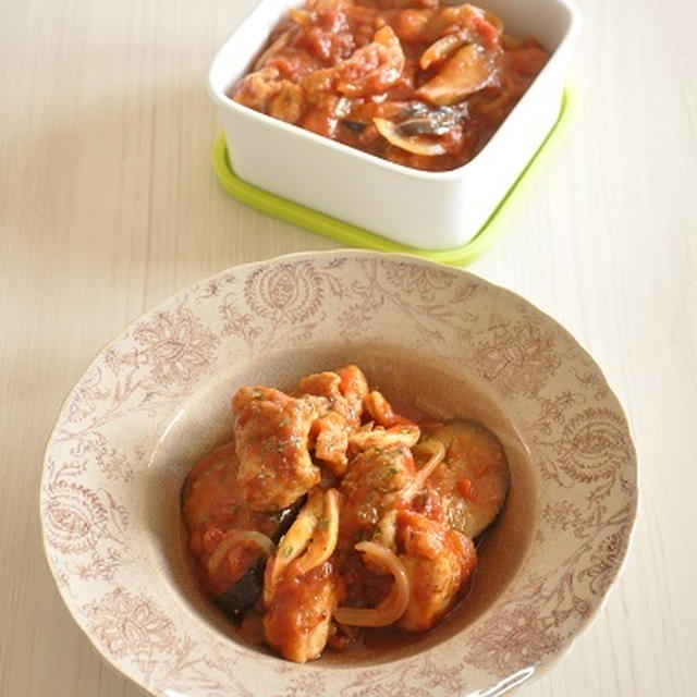 作り置きできる晩ごはんオススメおかず【チキンと野菜のトマトソース煮込み】