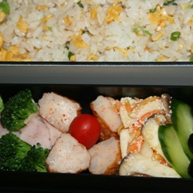 4月25日　　葱玉炒飯＆ベーコンとブロッコリー炒め弁当