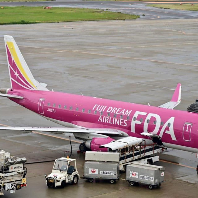 働く飛行機と仲間たち
