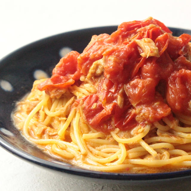 人気の絶品フレッシュトマトとツナのパスタの作り方。レンジで簡単にできるプロの味！
