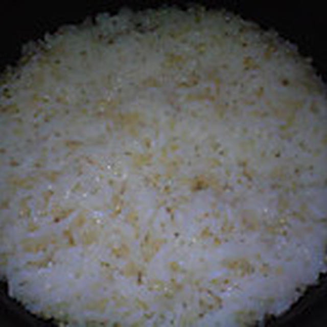 湯立てで白米（８０２）。。。石川県産加賀米コシヒカリ白米（こっちは新米）（あいざわ米店）と宮城県産特別栽培米「花きらり」玄米（昨年の）（あいざわ米店）