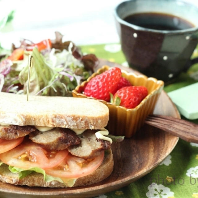 昼カフェ☆ハンバーグサンドと菜の花畑。