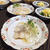 蒸し鱈のアツアツごま油かけと小松菜のおひたし。風味付けにエノキ氷♪