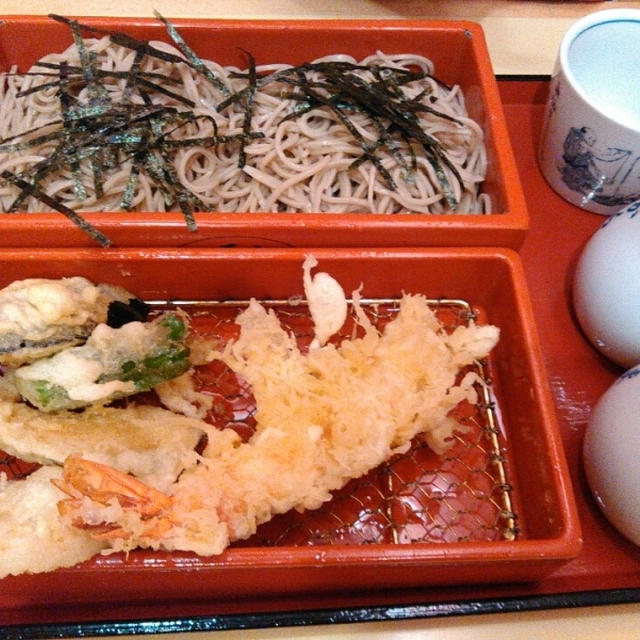 ランチは天ぷらそば～永坂更科