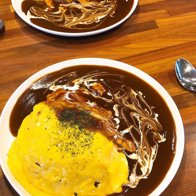 ランチはデミグラオムライスです！