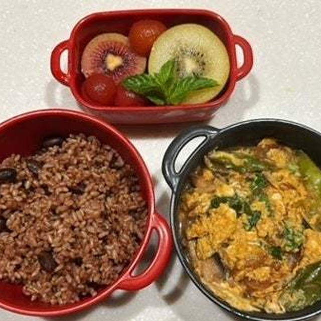 親子丼弁当・豚汁
