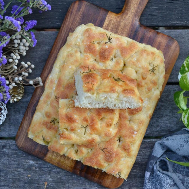 Focaccia ホシノ天然酵母でフォカッチャ