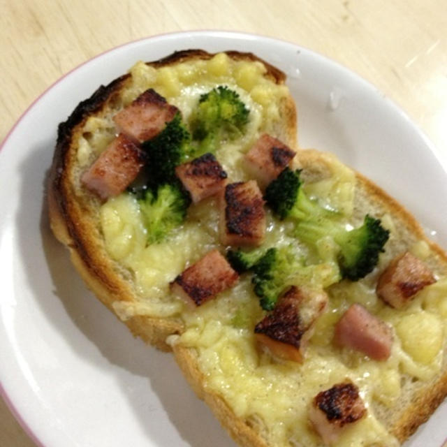 チーズトーストで朝ご飯