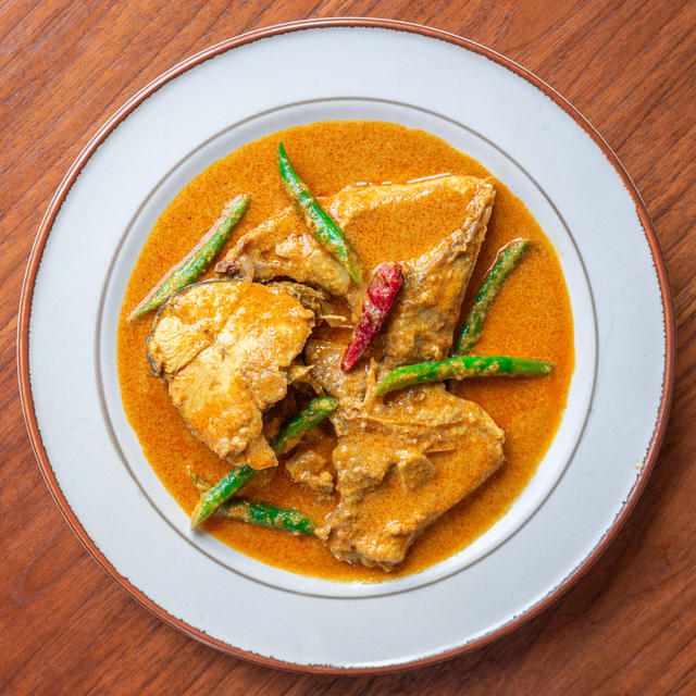 ナシダガンの隣にはいつも魚カレー：グライ・イカン・トンコル